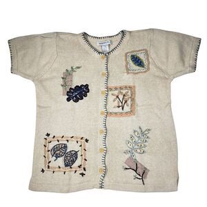 Arriviste Short Sleeve Sweater Button Up Grandma Floral Size Medium Cottage Tan